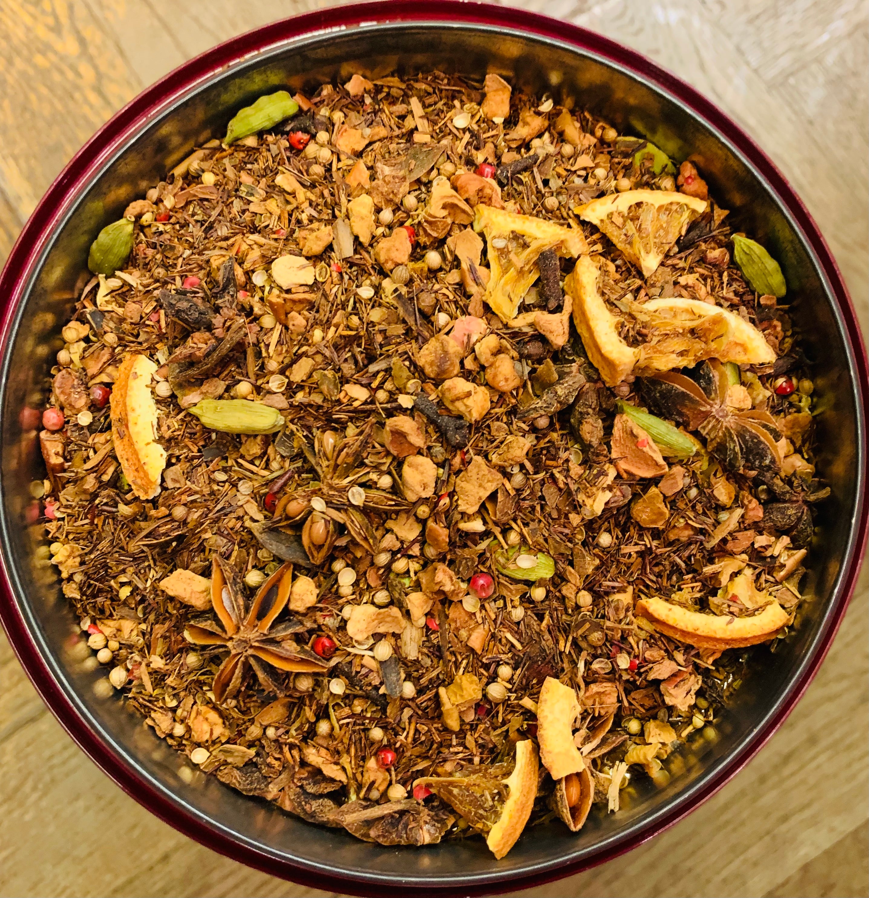 Noël Rouge – Rooibos Festive aux Saveurs Épicées et Fruitées