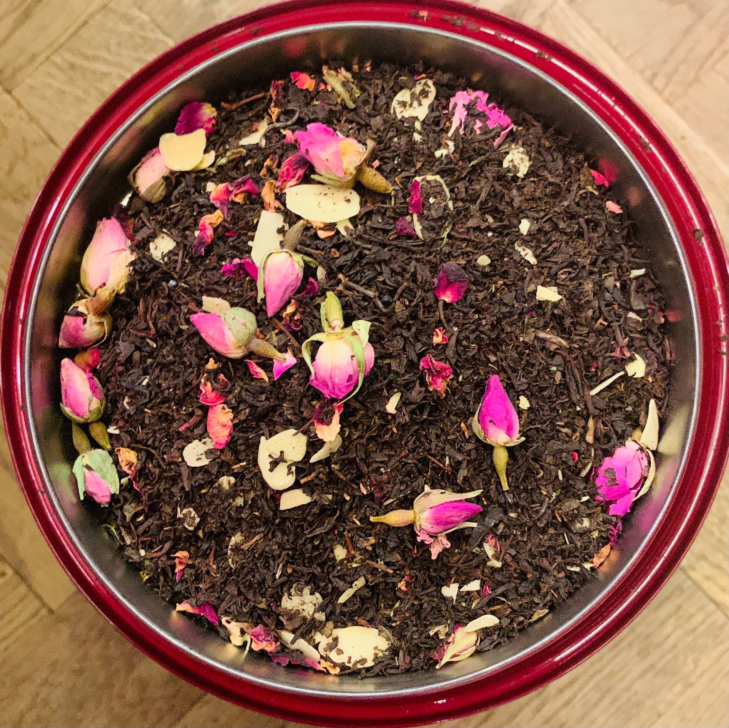 Thé noir à la Rose & Amandes – gourmand et floral