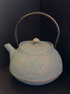 Cast Iron Teapot 1.2L — Conviviality & Japanese Elegance