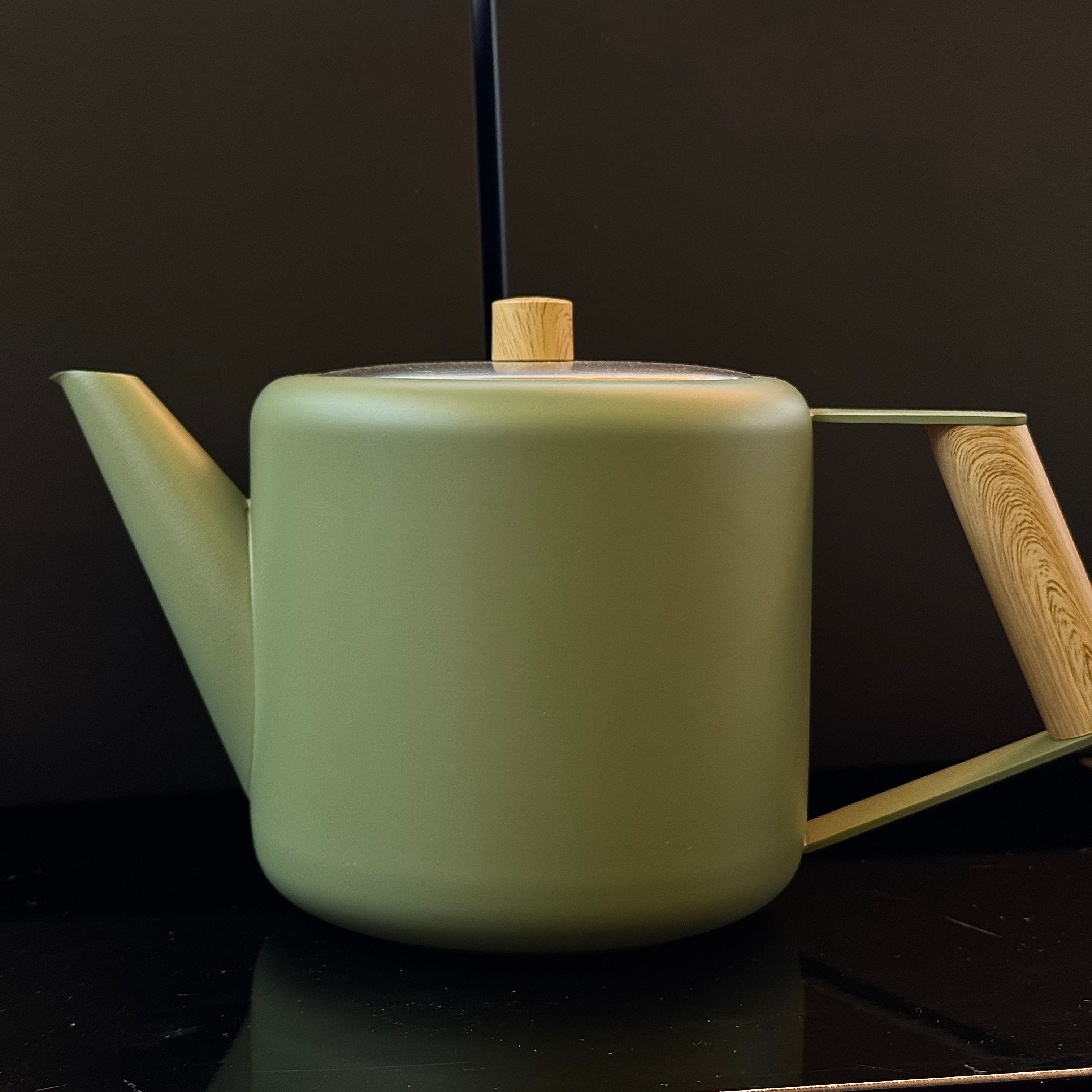 Théière moderne à double revêtement – Poignée en bois, couleur kaki – 1,1 L double revêtement